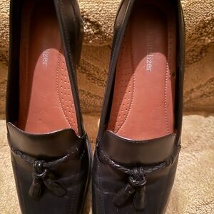 Naturalizer women’s Black Loafers